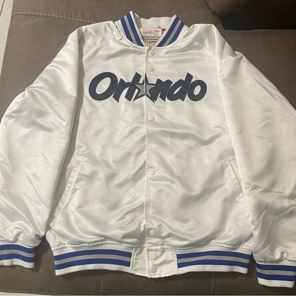 Mitchell & Ness NBA Orlando Magic White Lightweight Satin Jacket Mens L